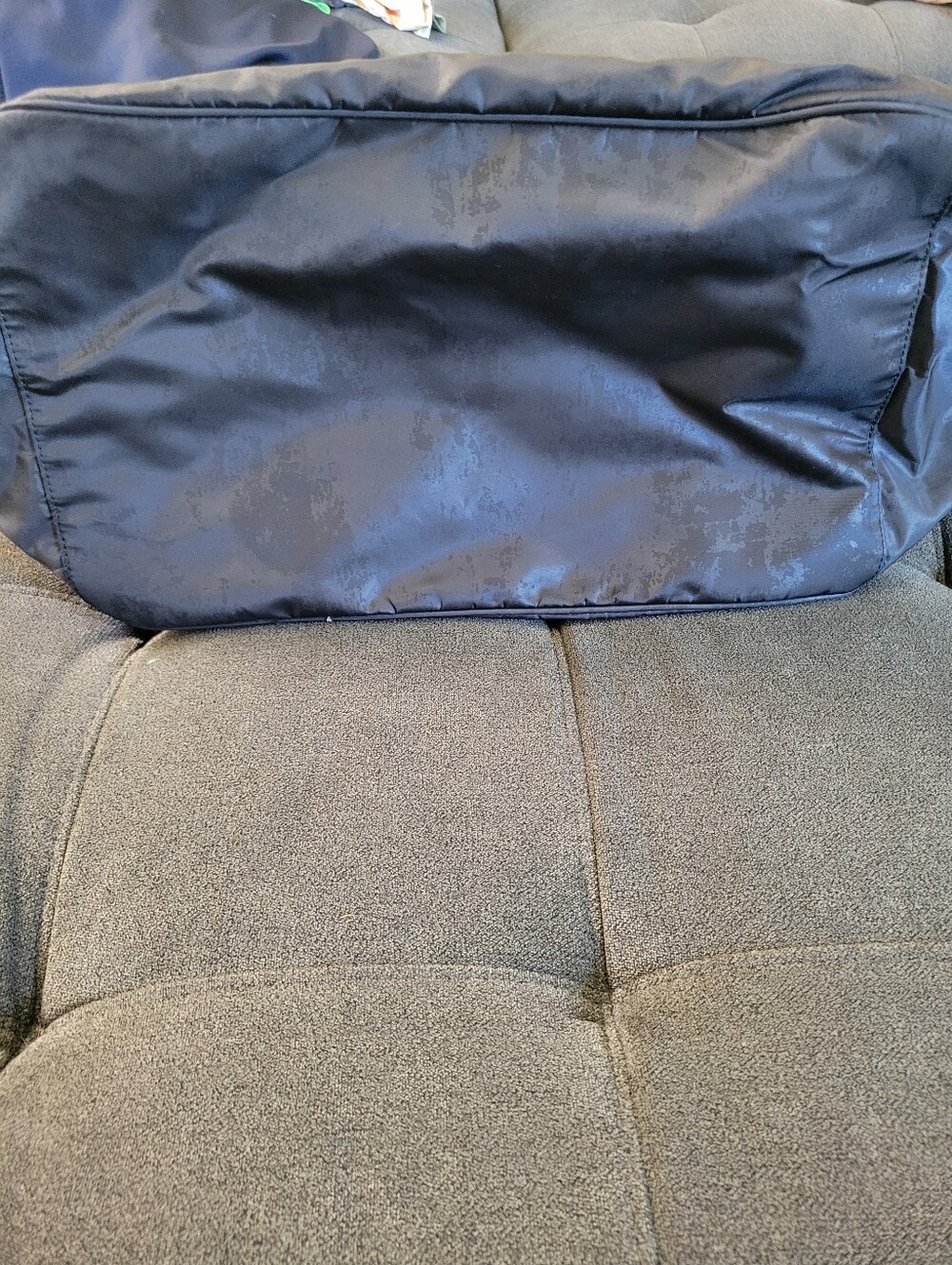 lululemon athletica black nylon quilted tote with front zip pocket - Picture 10 of 11